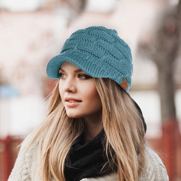 Hatsandscarf Exclusives Women\'s Ribbed Knit Hat with Brim